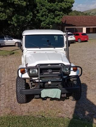TOYOTA BANDEIRANTE 3.7 BJ50LV 4X4 TETO RIGIDO DIESEL 2P MANUAL TOYOTA BANDEIRANTE 3.7 BJ50LV 4X4 TETO RIGIDO DIESEL 2P MANUAL